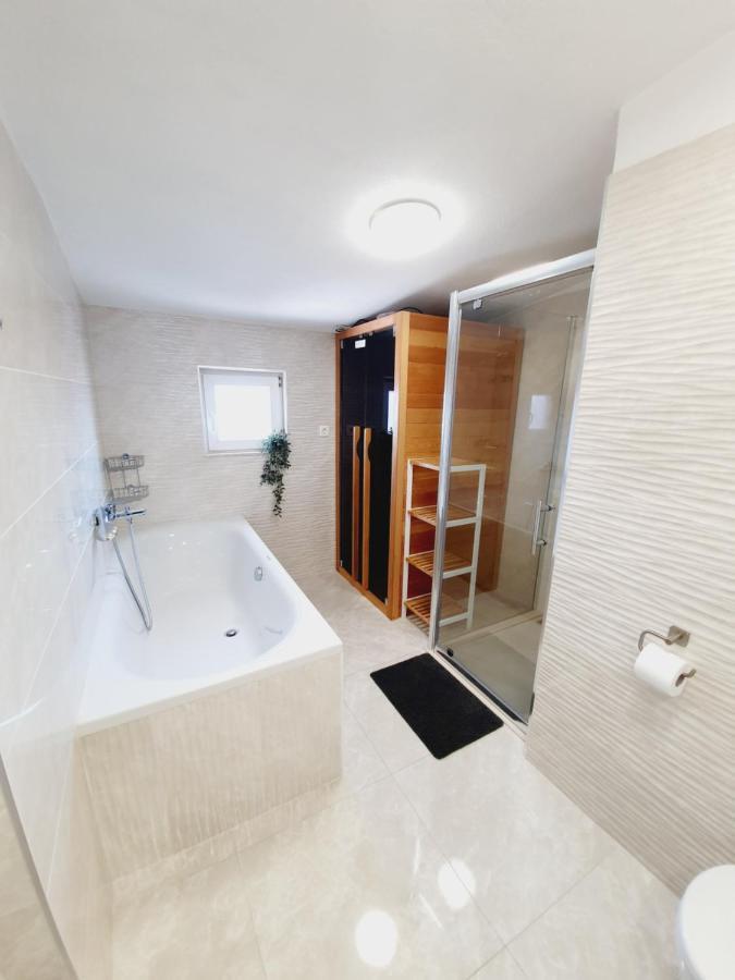 White House Apartments Dugi Rat Dış mekan fotoğraf
