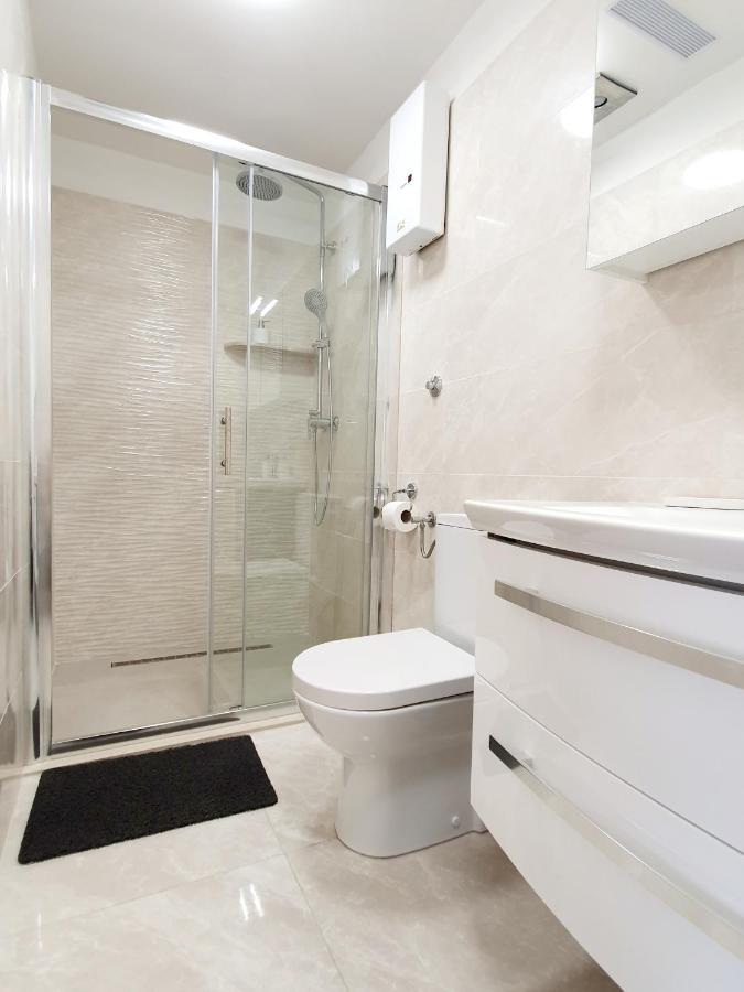 White House Apartments Dugi Rat Dış mekan fotoğraf