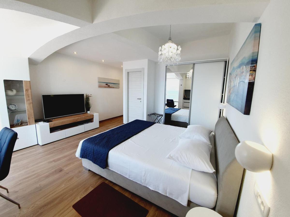 White House Apartments Dugi Rat Dış mekan fotoğraf